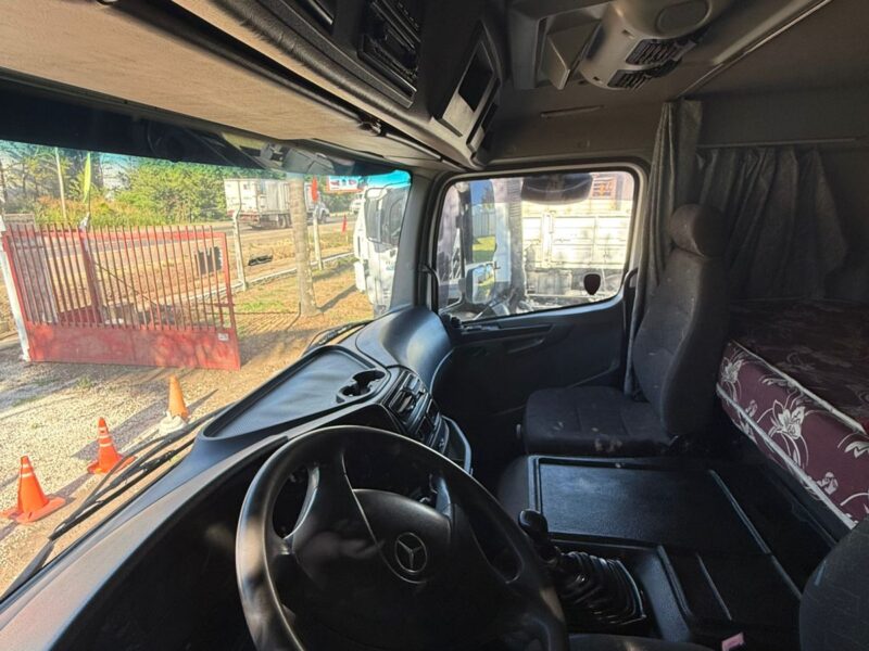 Mercedes Benz 1933 Tractor Modelo 2011"