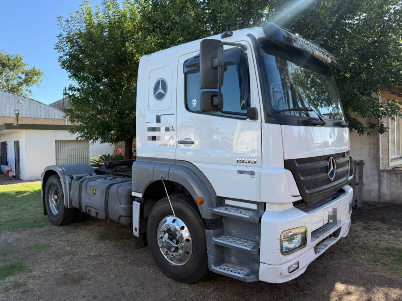 Mercedes Benz 1933 Tractor Modelo 2011"