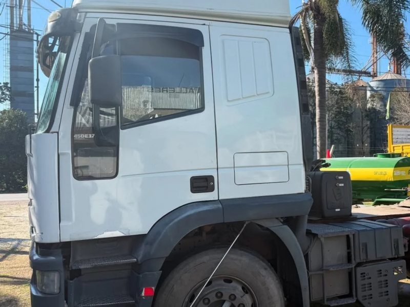 Iveco 450 Eurotech Tractor Modelo 2004 en Venta – Caja Nueva y Técnica al Día
