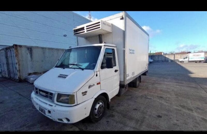 Iveco daily 2007 con caja térmica y equipo congelados