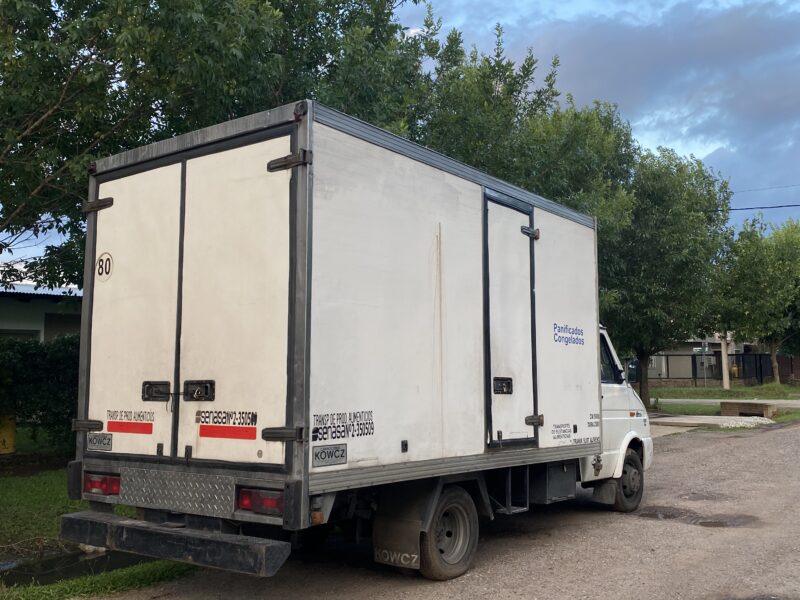 Iveco daily 2007 con caja térmica y equipo congelados