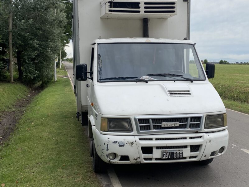 Iveco daily 2007 con caja térmica y equipo congelados