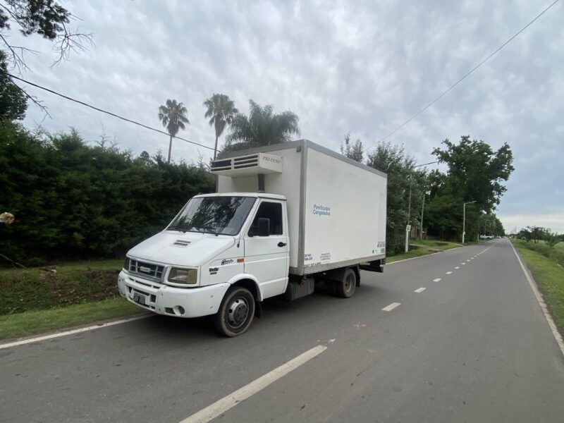 Iveco daily 2007 con caja térmica y equipo congelados